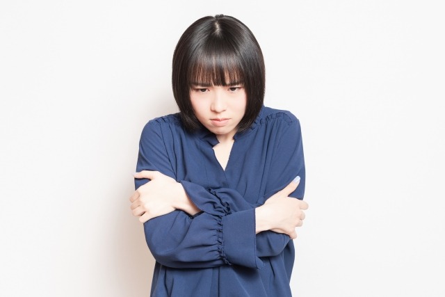 肘の痛みに苦しむ方へ。春の急激な気温変化に対応する肘の痛み対策法を解説。健湧接骨院の専門知識を活用して、痛みを和らげましょう。